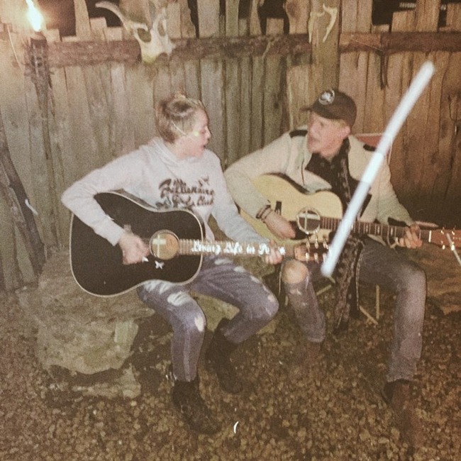 Miley Cyrus, Cody Simpson